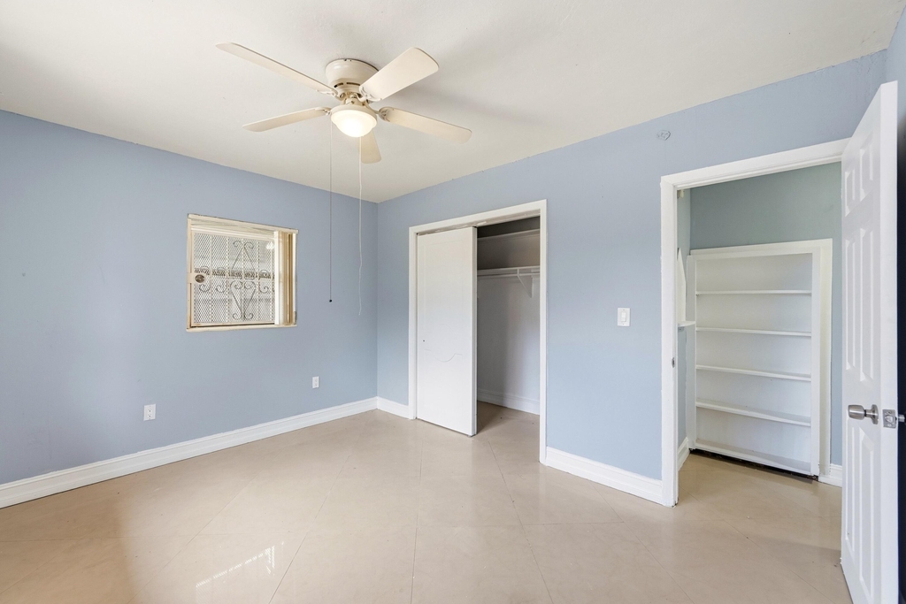 740 E Evanston Circle E - Photo 24