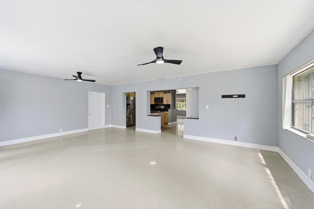 740 E Evanston Circle E - Photo 22