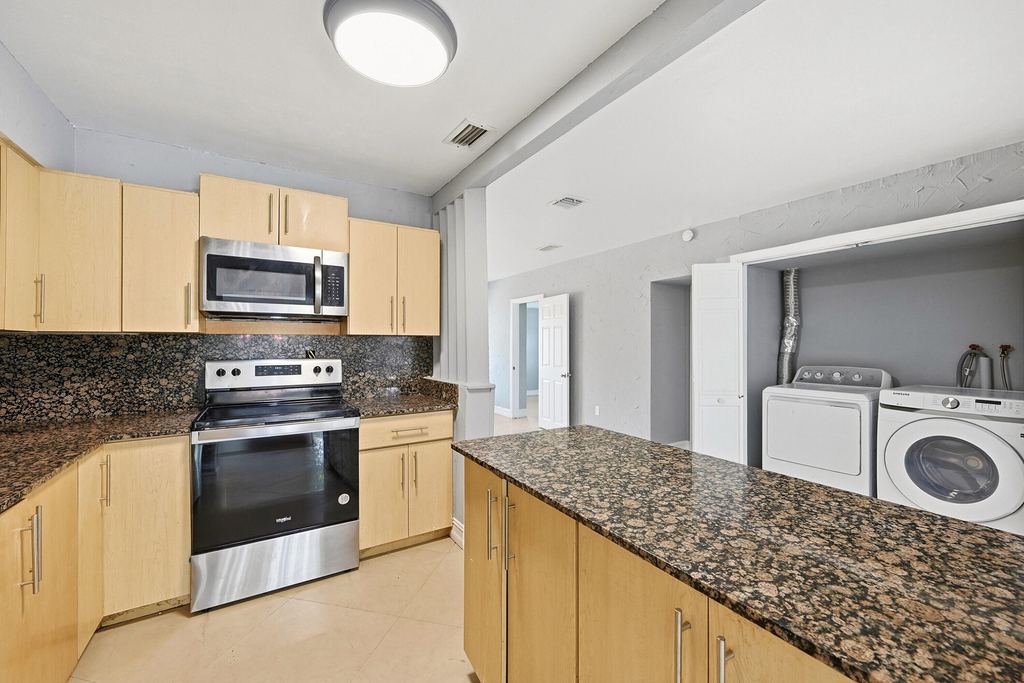 740 E Evanston Circle E - Photo 19