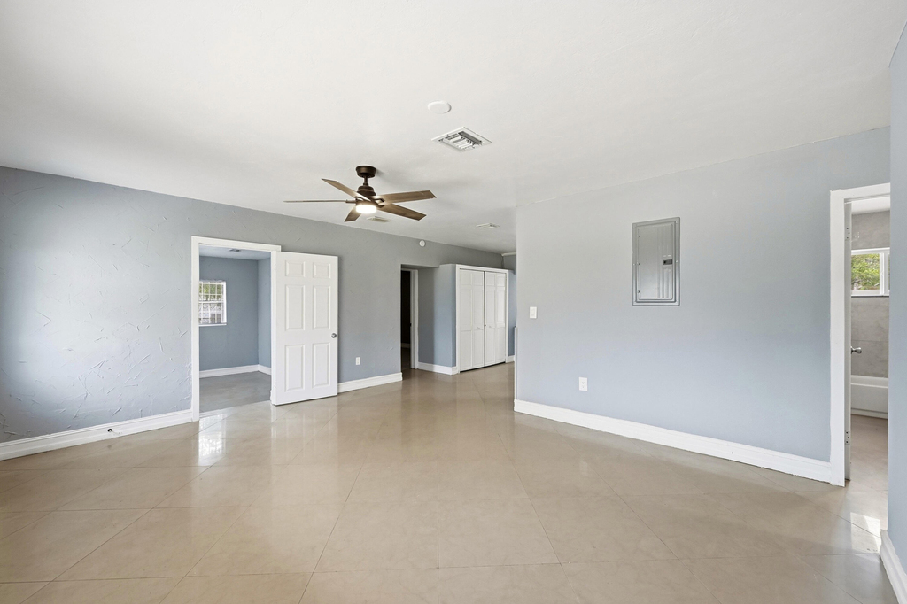 740 E Evanston Circle E - Photo 13