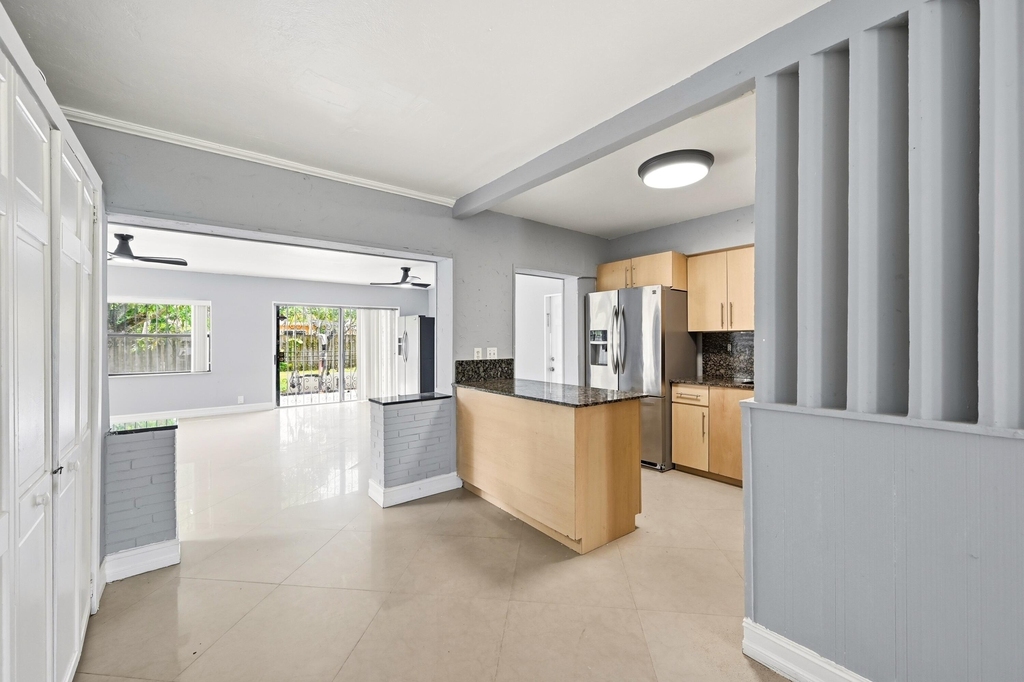 740 E Evanston Circle E - Photo 14