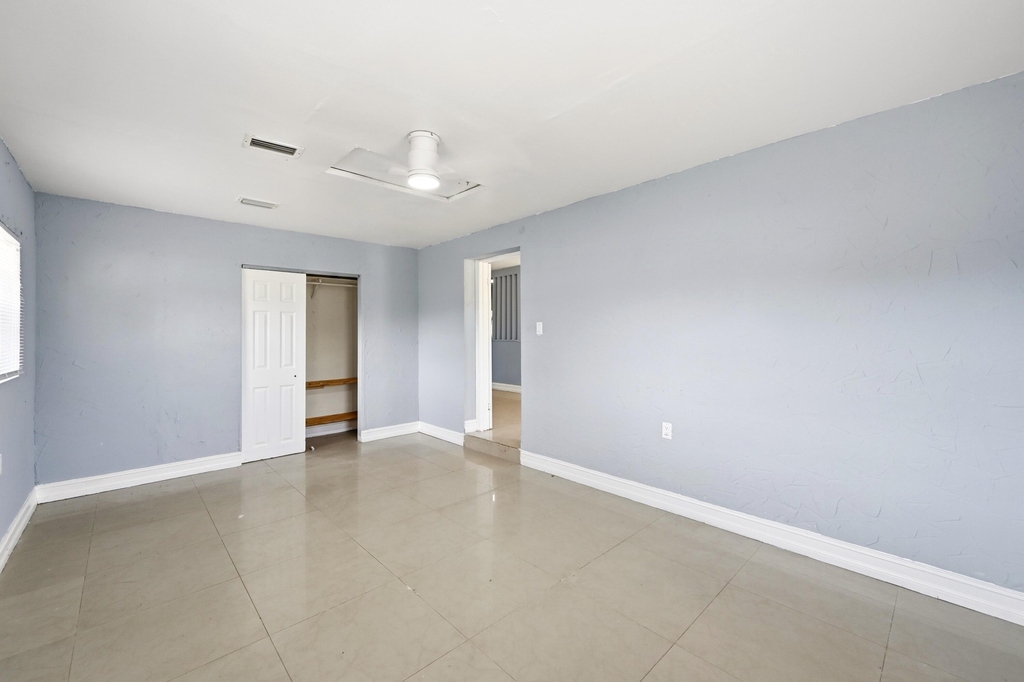 740 E Evanston Circle E - Photo 33