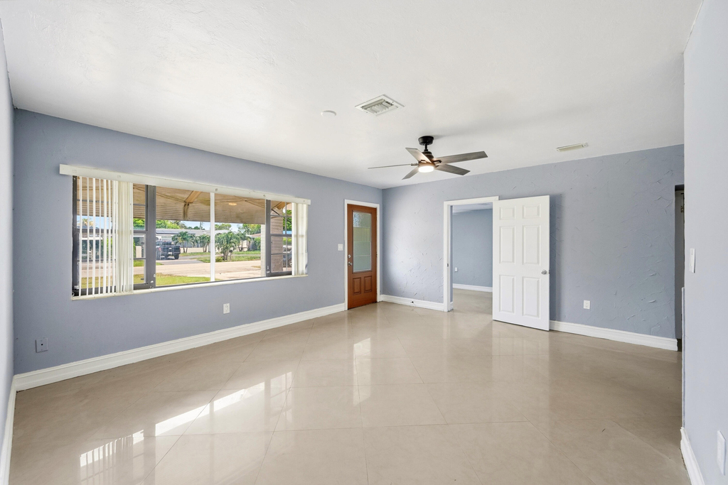 740 E Evanston Circle E - Photo 12