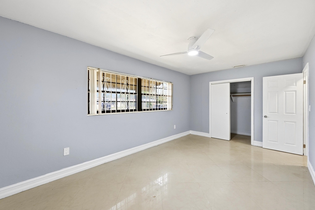 740 E Evanston Circle E - Photo 29
