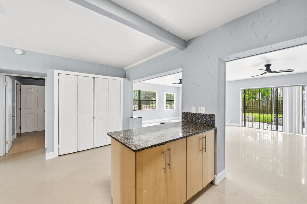 740 E Evanston Circle E - Photo 18