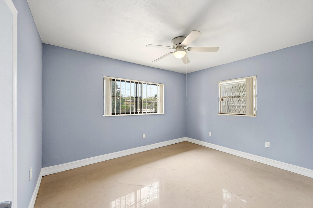 740 E Evanston Circle E - Photo 23