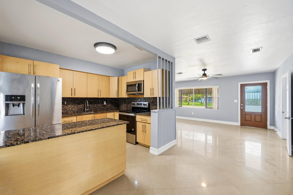 740 E Evanston Circle E - Photo 16