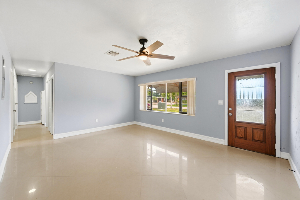 740 E Evanston Circle E - Photo 11