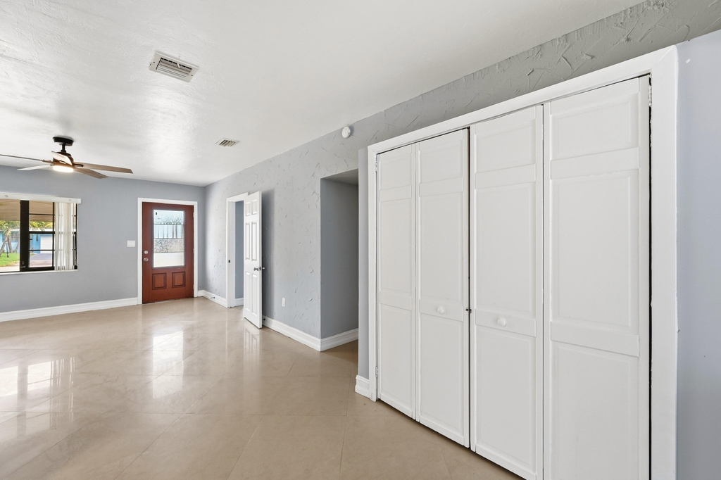 740 E Evanston Circle E - Photo 15