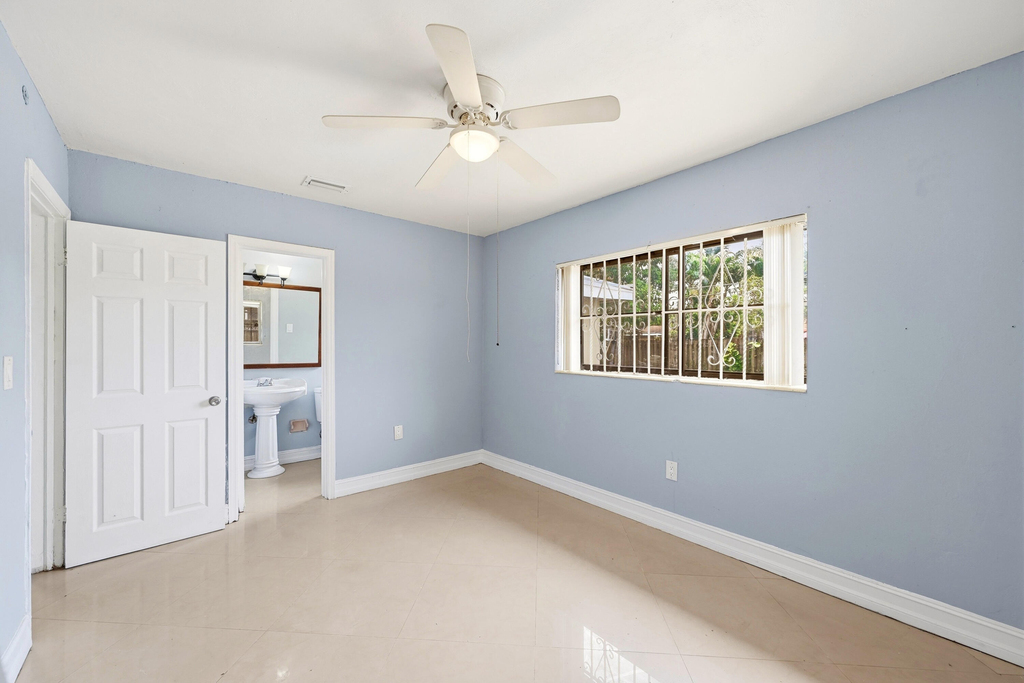740 E Evanston Circle E - Photo 26