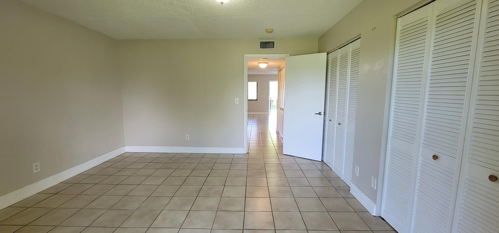 1523 Meadows Circle W - Photo 7