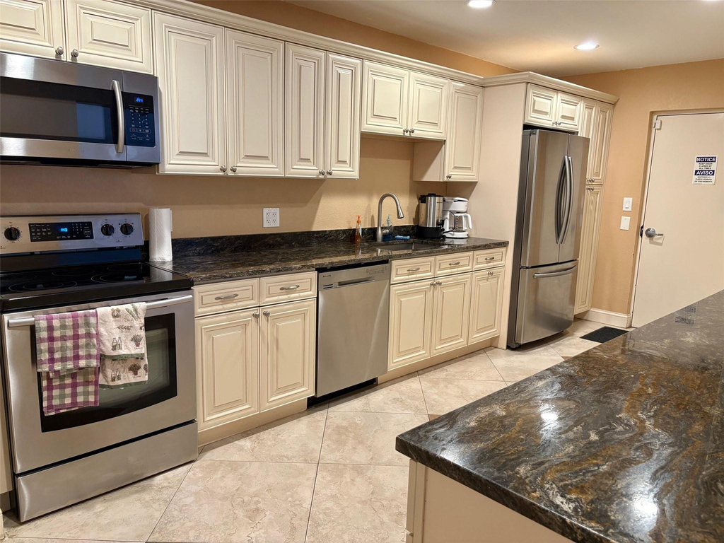 1055 Country Club Drive - Photo 48