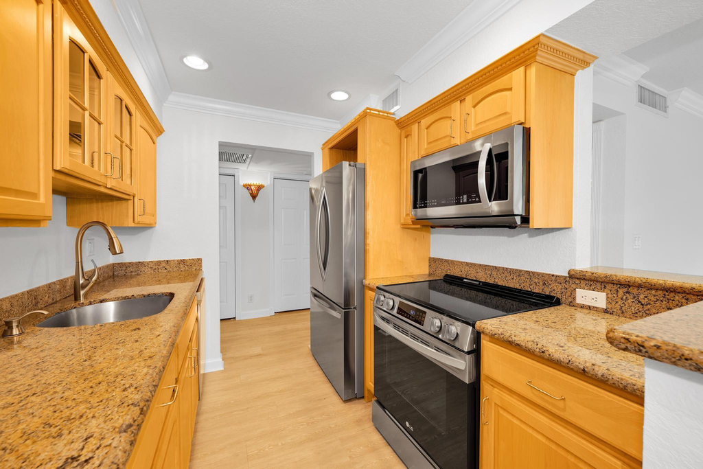 1515 E Broward Boulevard - Photo 1
