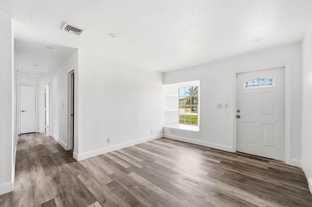 1060 Sw 5th Terrace - Photo 2