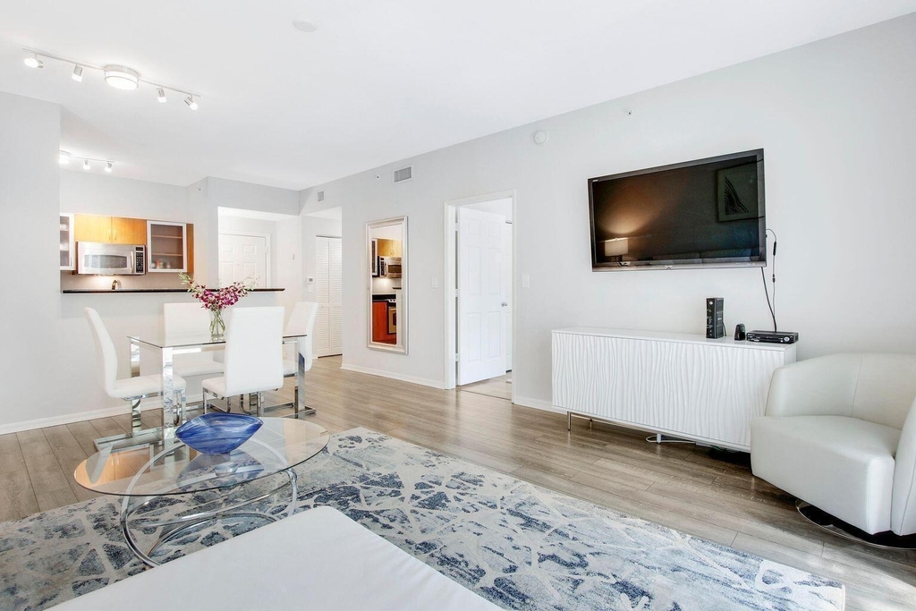 802 W Windward Way - Photo 2