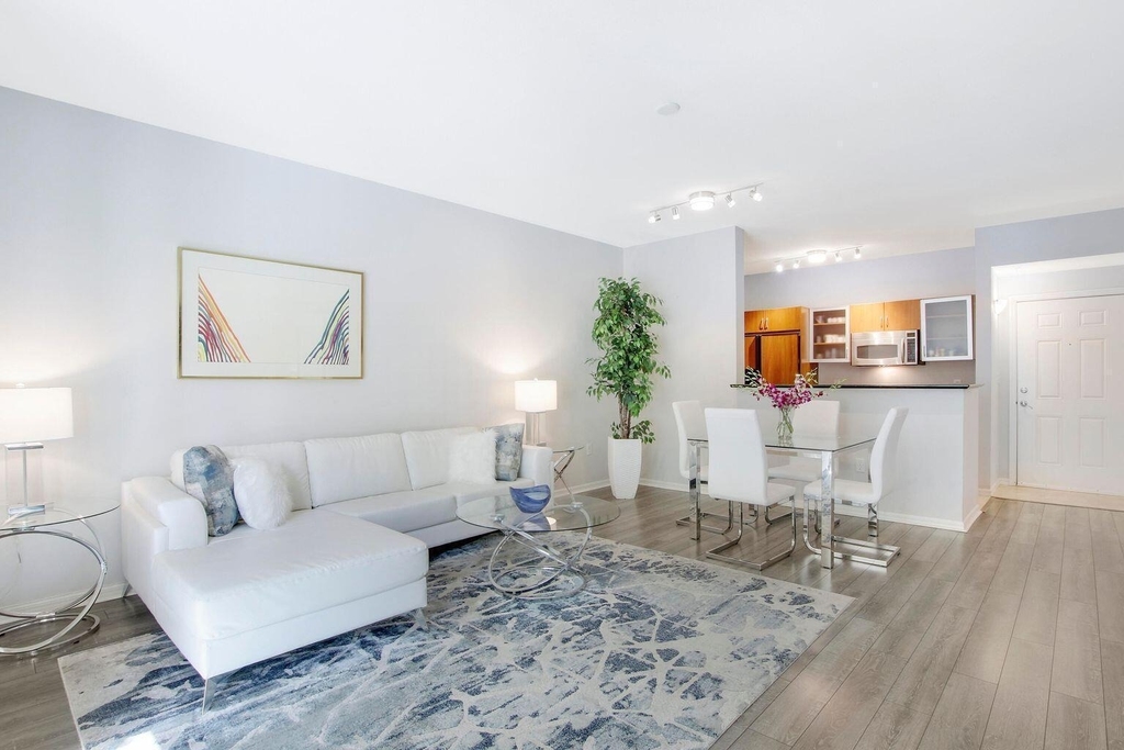 802 W Windward Way - Photo 1