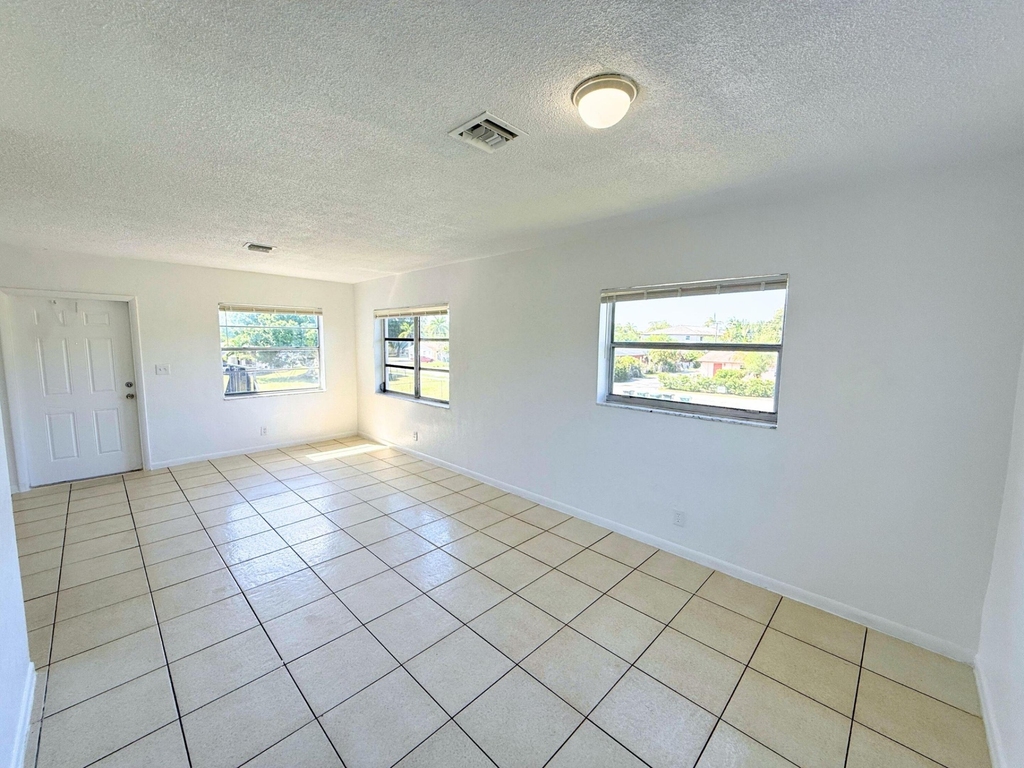 432 Nw 42nd Street - Photo 9