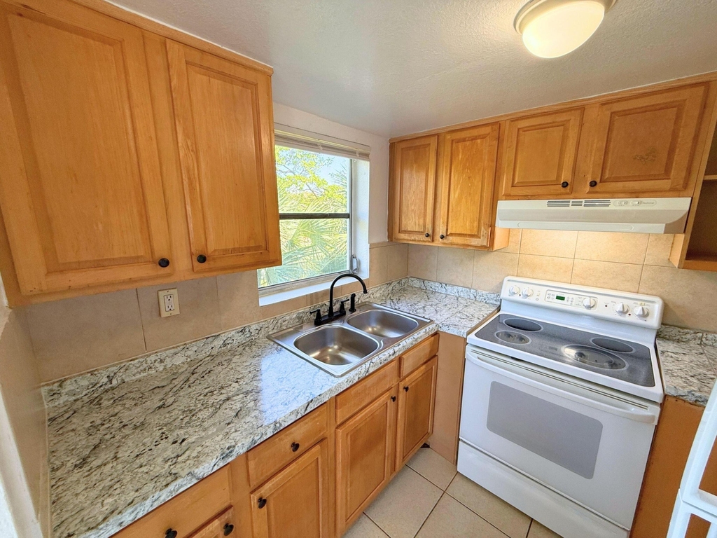 432 Nw 42nd Street - Photo 8