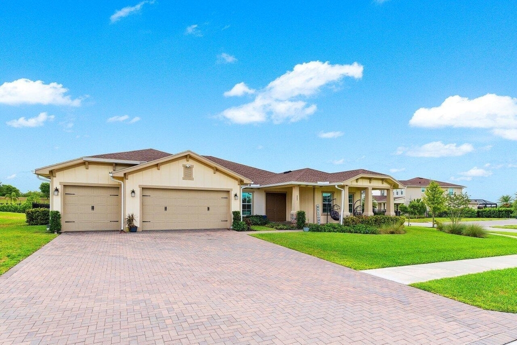 962 Castaway Court - Photo 1