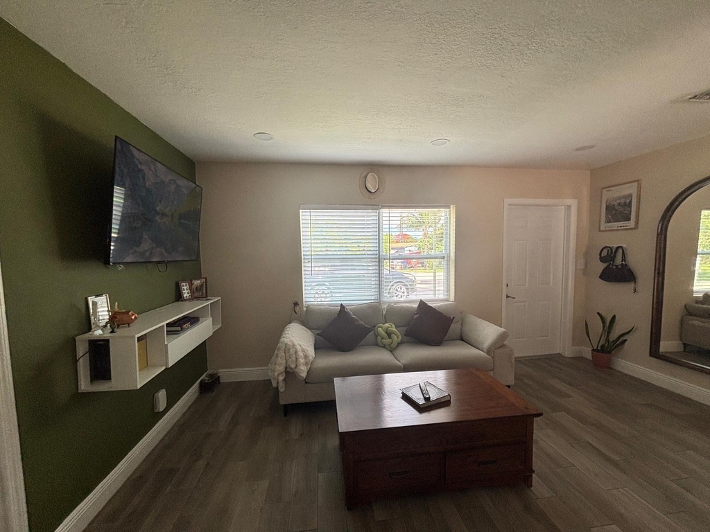 2480 Ne 13th Terrace - Photo 22