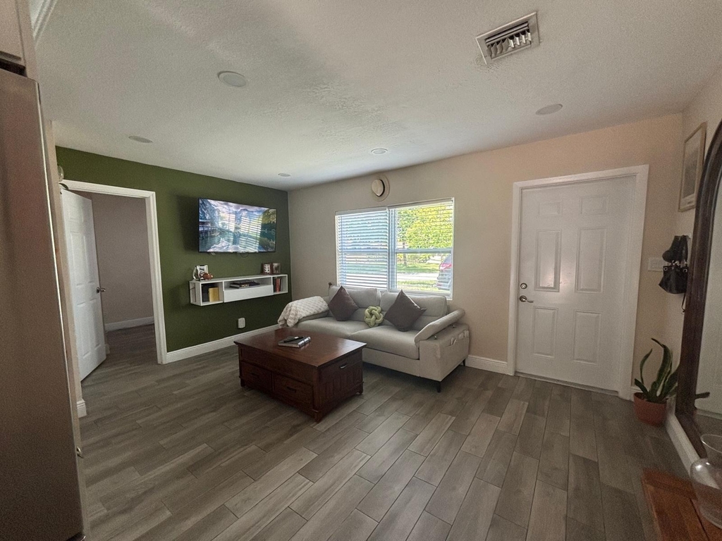2480 Ne 13th Terrace - Photo 6