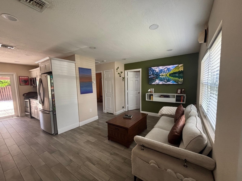 2480 Ne 13th Terrace - Photo 5