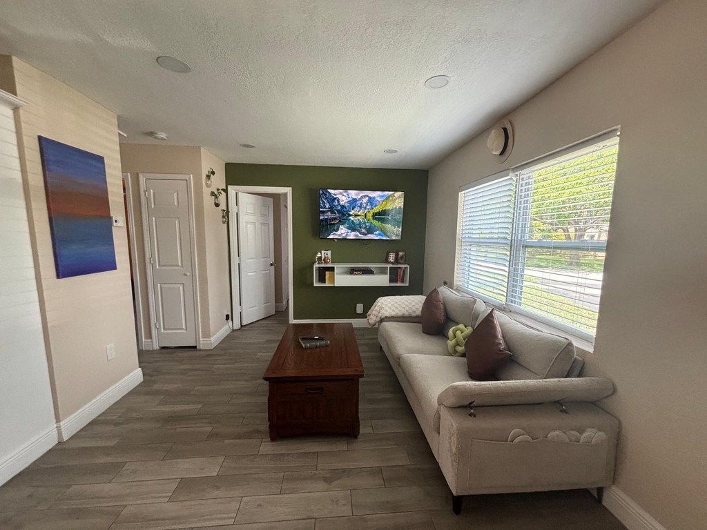 2480 Ne 13th Terrace - Photo 20