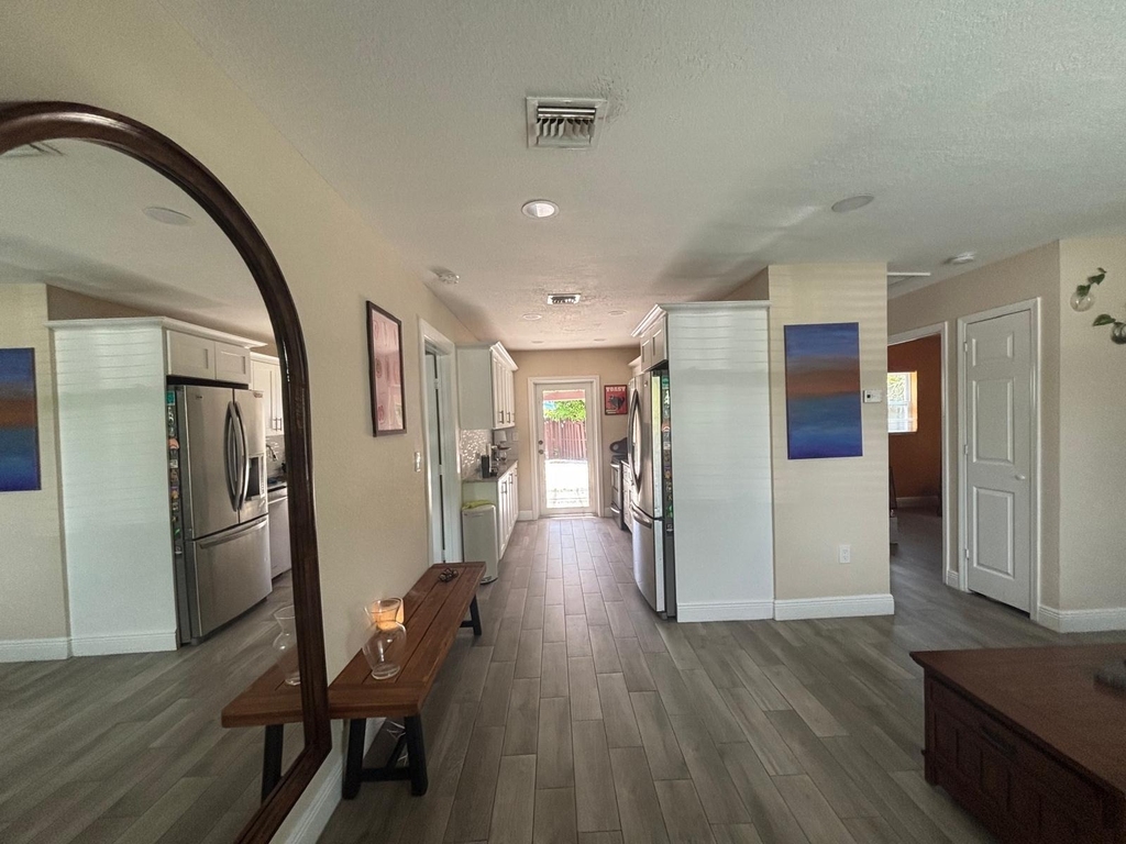 2480 Ne 13th Terrace - Photo 4