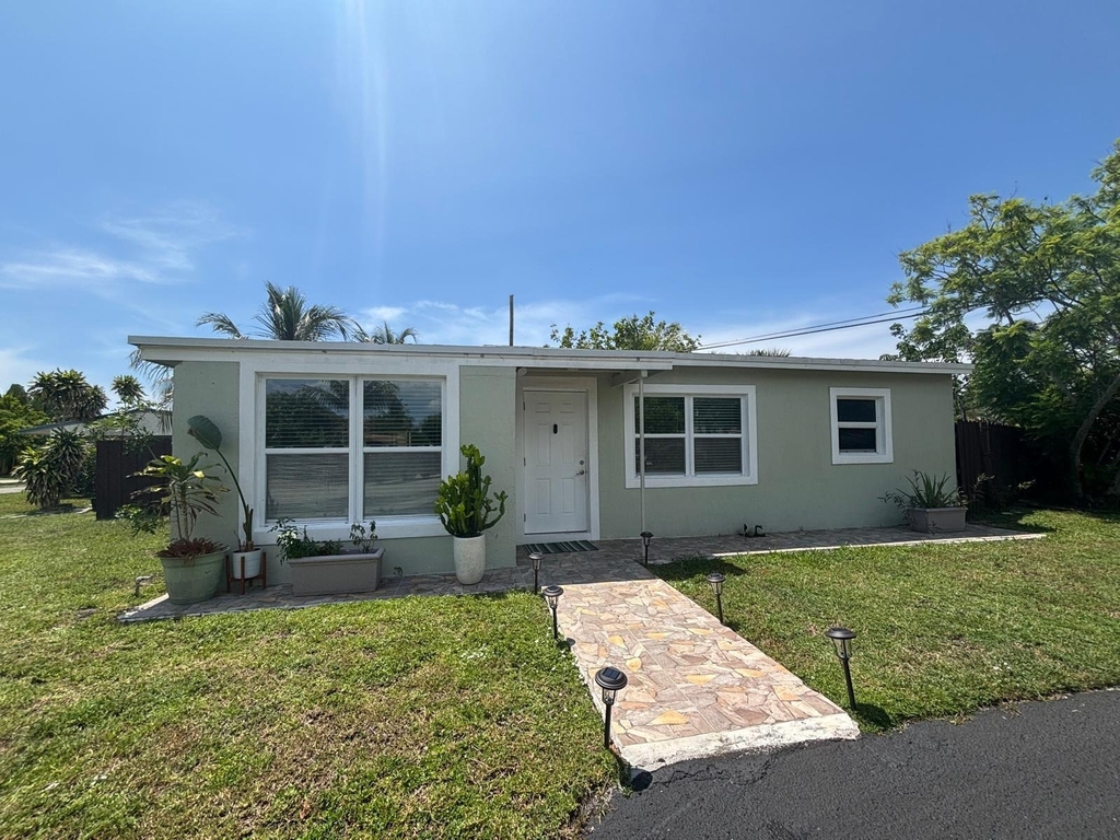 2480 Ne 13th Terrace - Photo 1