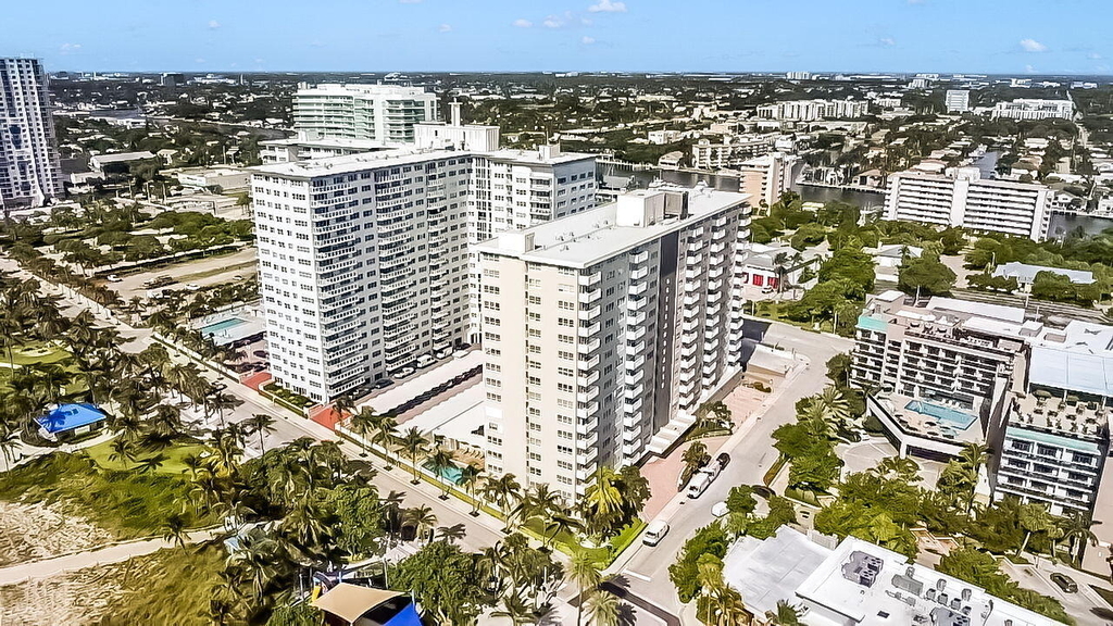 133 N Pompano Beach Boulevard - Photo 32