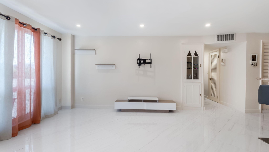 133 N Pompano Beach Boulevard - Photo 9