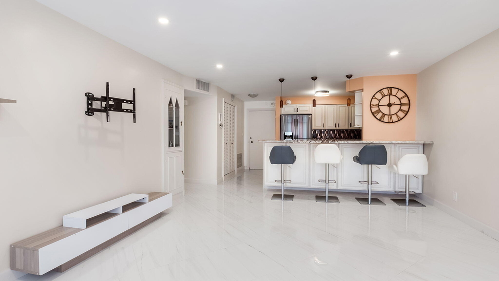 133 N Pompano Beach Boulevard - Photo 10