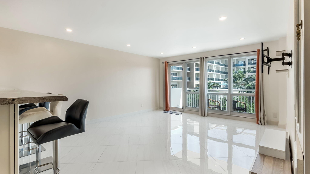 133 N Pompano Beach Boulevard - Photo 7