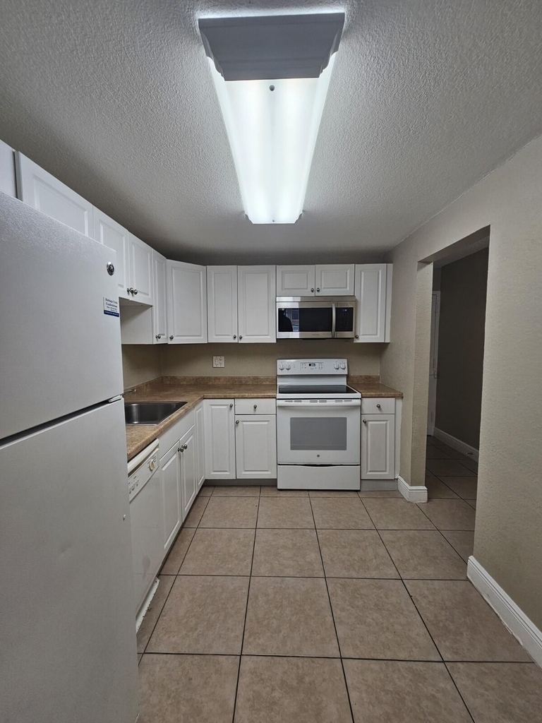 4324 Nw 9th Avenue - Photo 4