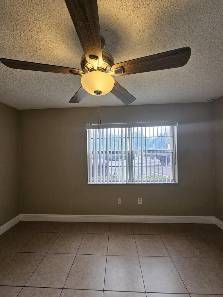4324 Nw 9th Avenue - Photo 11