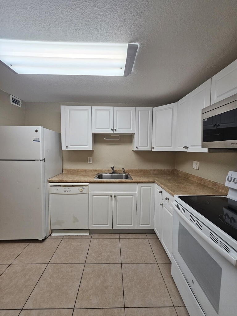 4324 Nw 9th Avenue - Photo 5