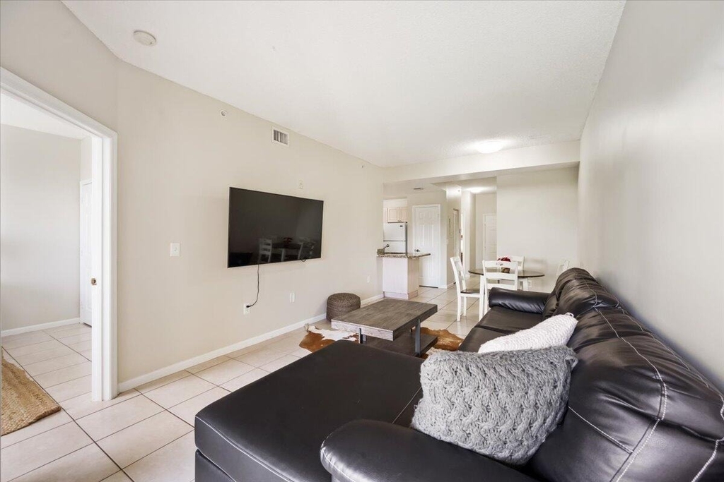 2060 Greenview Shores Boulevard - Photo 7