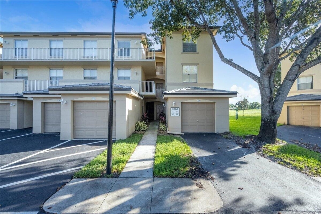 2060 Greenview Shores Boulevard - Photo 1