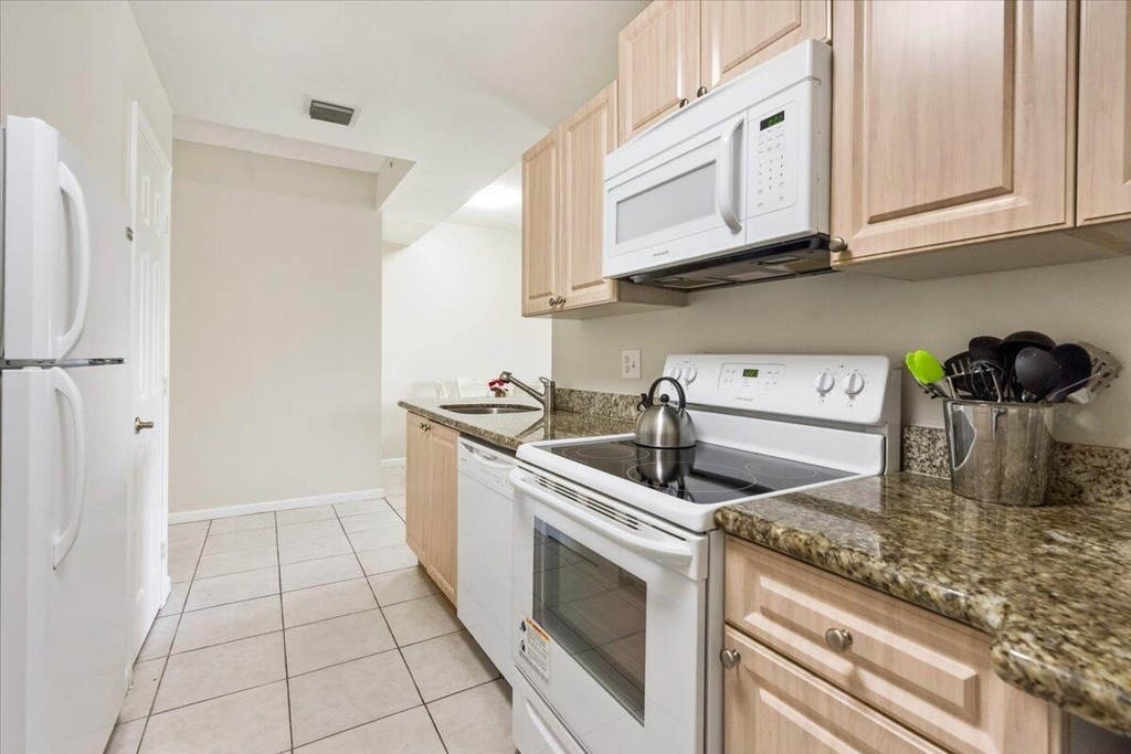 2060 Greenview Shores Boulevard - Photo 12