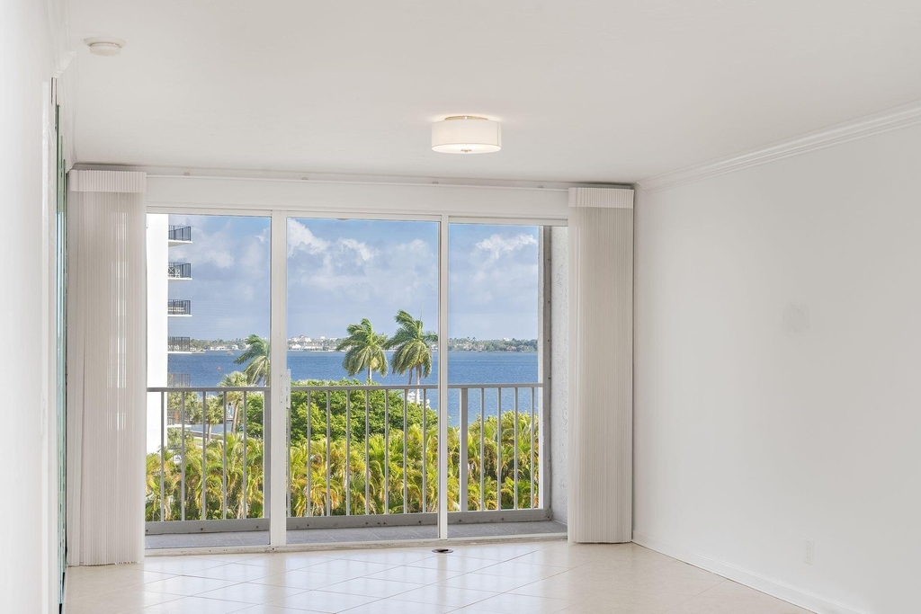 3901 S Flagler Drive - Photo 0