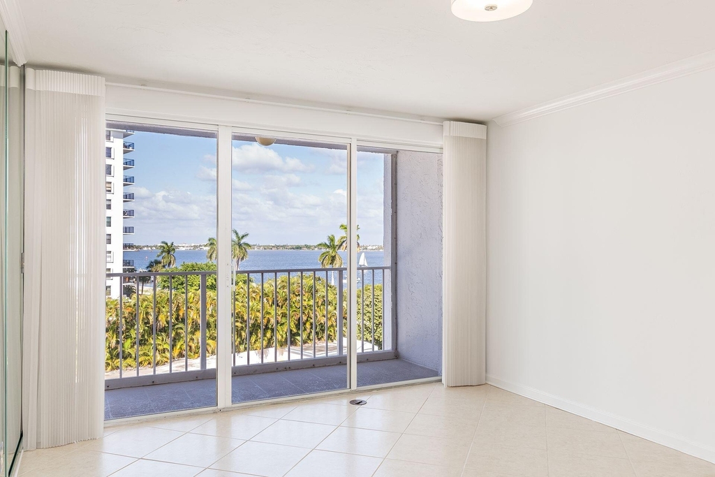 3901 S Flagler Drive - Photo 1