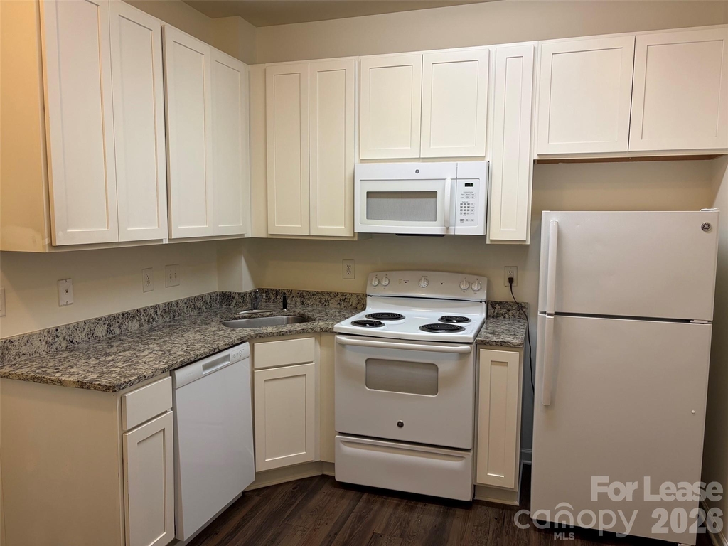 17905 Delmas Drive - Photo 2
