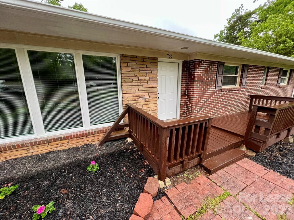 765 8th Avenue Drive Se - Photo 1