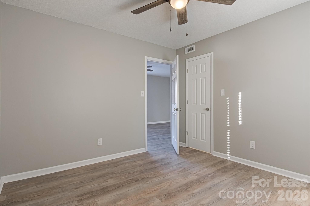 525 12th Street Sw - Photo 14