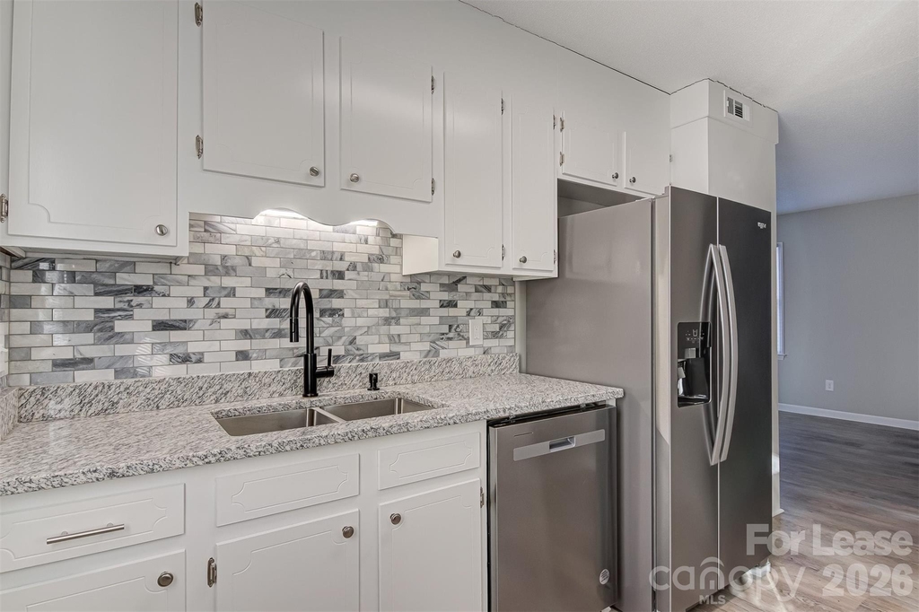 525 12th Street Sw - Photo 10