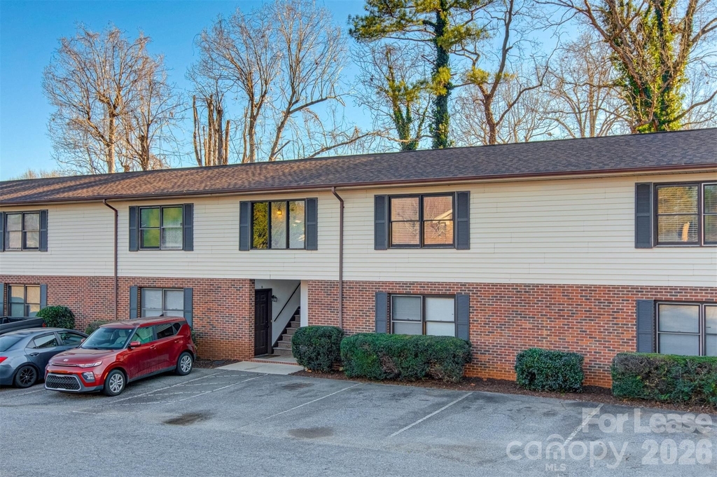 525 12th Street Sw - Photo 1