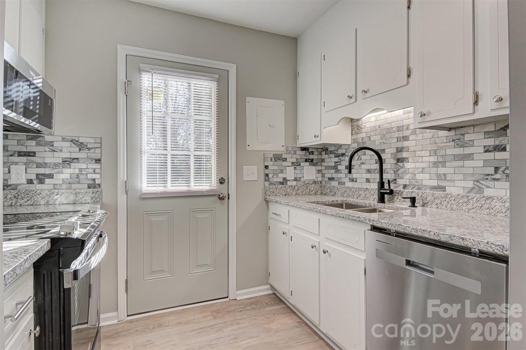 525 12th Street Sw - Photo 9