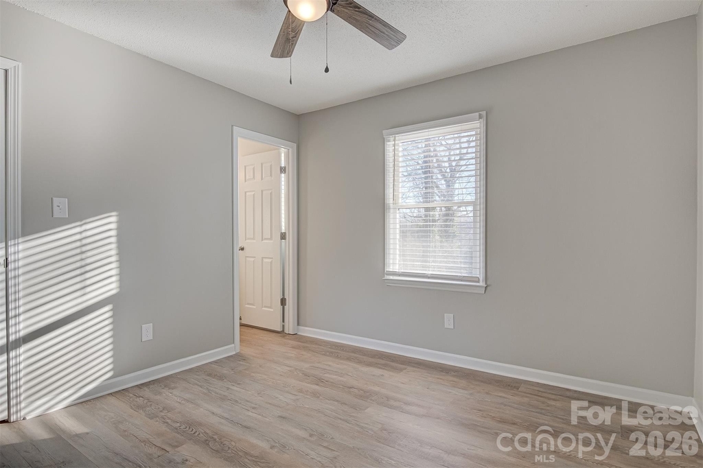 525 12th Street Sw - Photo 13