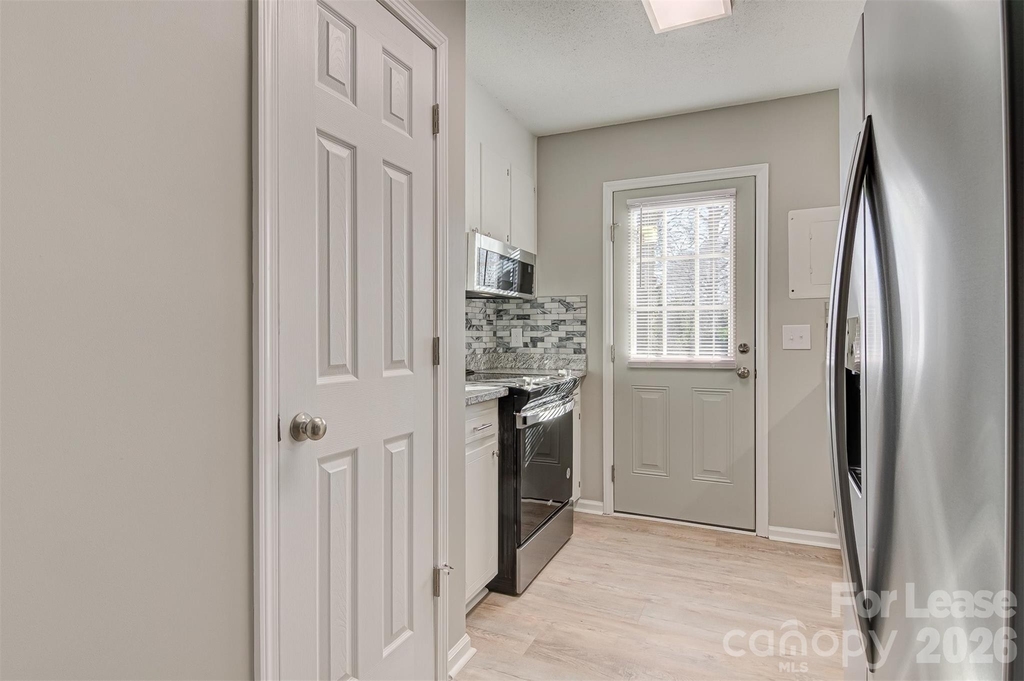 525 12th Street Sw - Photo 7