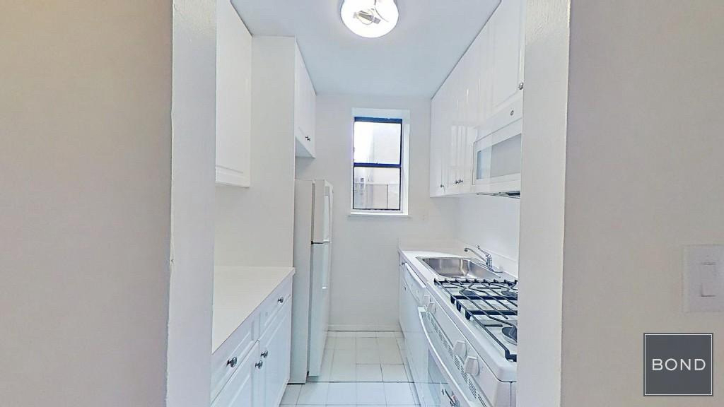 365 West 52nd Street - Photo 5